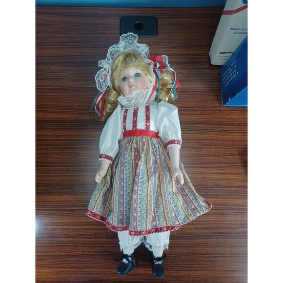 Vintage American Dreams Porcelain Doll/Musicbox Red White Blue Marta Poland - Picture 3 of 13